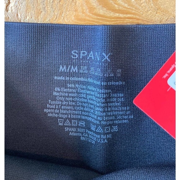 NWT Spanx Camo Look At Me More Leggings Size Medium Women’s Black MSRP $68 - Picture 4 of 8